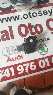 0130822533 Polo 2012 arka sağ kapı cam motoru