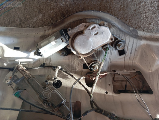 Ford Fiesta 03-09.Arka cam silgi motoru