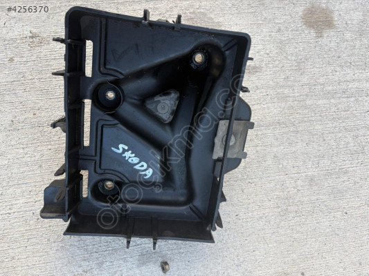 VOLKSWAGEN POLO 1.4 AKÜ ALT ÜST BRAKETİ