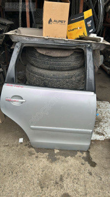 Skoda Fabia sağ arka kapı az hasarlı