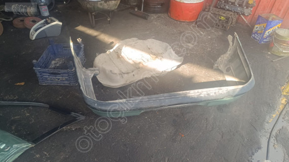 Mazda 323 sedan arka tampon