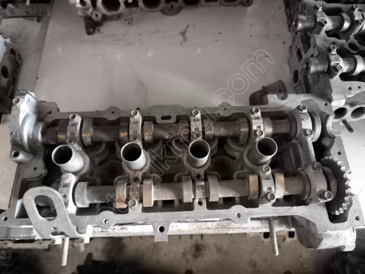 Nissan Primera 1.6 bezinli üst kapak