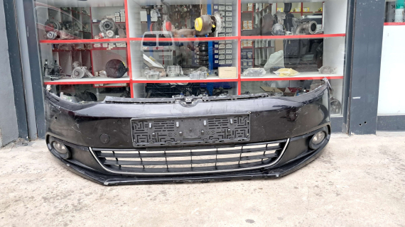 5C6807221 ÖN TAMPON - JETTA 10-14 SİYAH