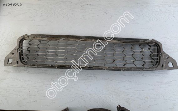 Dacia Duster Ön Tampon Orta Izgarası Orjinal 622540347R