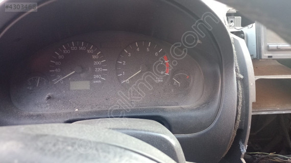 mitsubishi carisma gösterge saati