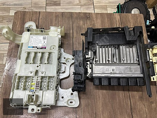 BMW 5 SERİSİ G30 MOTOR BEYNİ 9423432