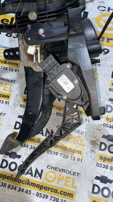 Opel Astra J Cruze Gaz Pedalı Gm 13252702