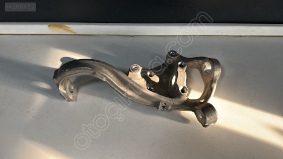 MERCEDES C SERİ W205 SAĞ ÖN TAŞIYICI2052200