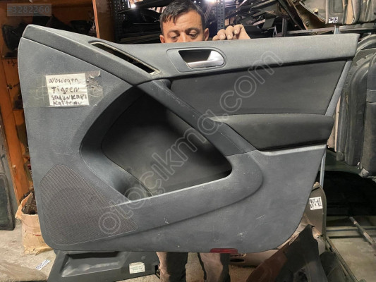 VOLKSWAGEN TİGUAN SAĞ ÖN KAPI DÖŞEMESİ ORJİNAL ÇIKMA