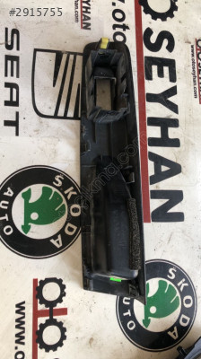 74271-0D400 Toyota Yarıs 2015 arka sağ kapı kolu ve cam düğmesi