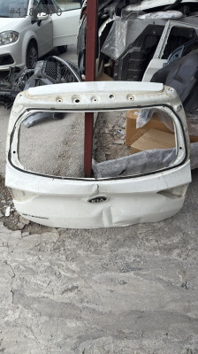 KİA STONIC BAGAJ KAPUTU