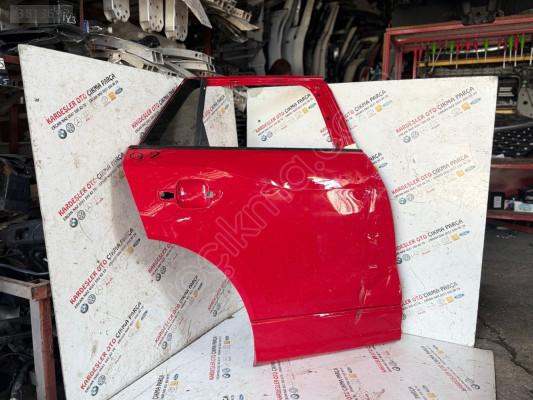 Audi Q2 sağ arka kapı (az hasarlı)