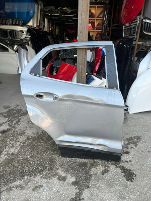 Yaris cross sağ arka kapı