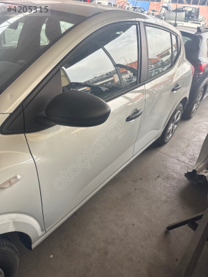 Dacıa sandero sol ön kapı