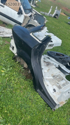 Fiat Linea sağ arka çamurluk