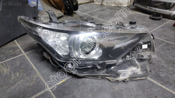 Toyota Auris Sağ Far
