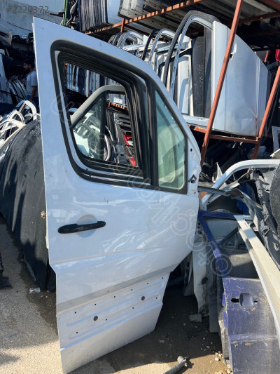 2011 2015 Mercedes Sprınter çıkma ön sağ kapı hatasız