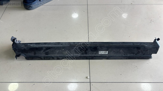 BMW 5 SERİ G60 G70 RADYATÖR ÜST BAKALİT 17117925827
