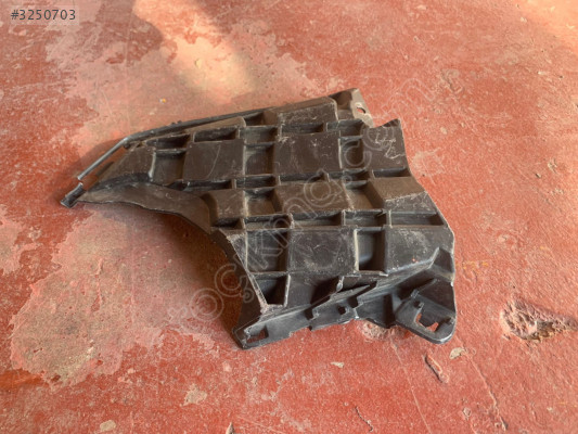 AUDİ Q3 TAMPON IZGARA BRAKETİ SAĞ 83A807096A