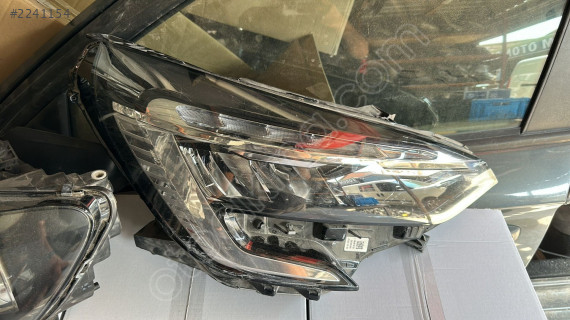 RENAULT CLİO 5 SAĞ ÖN FAR