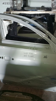 VOLVO XC40 SAĞ ÖN KAPI ORJİNAL ÇIKMA YEDEK PARÇA