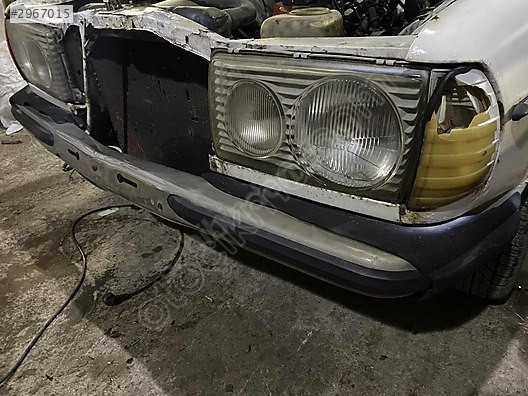 MERCEDES W123 ORJ. ÖN TAMPON BABALARI İLE BİRLİKTE ÇIKMA TEMİZ