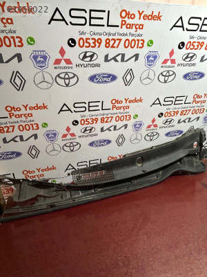 55708 02590 TOYOTA Auris ÖN Cam IZGARASI