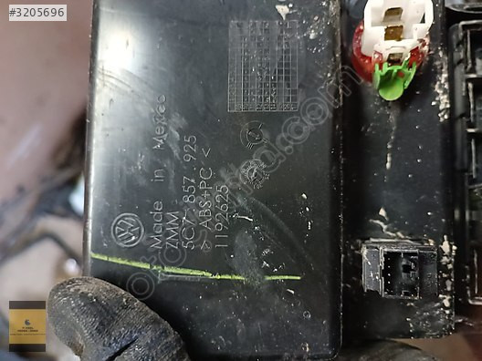 5C7857925 jetta 2011-15 orta konsol ön küllük saklama gözü