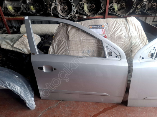 ÖZMEN OPEL ASTRA H ÇIKMA SAĞ ÖN KAPI