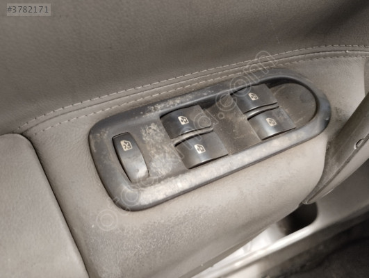 RENAULT SCENİC 2 SOL ÖN KAPI SÖFÖR CAM KUMANDA PANELİ ORJ SÖKME