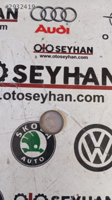 Passat B7 arka porya vidası kapağı