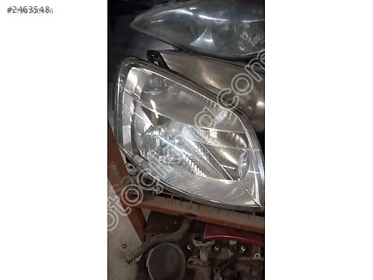 Peugeot Partner Modeli İçin Sağ Ön Far Çıkma Parçası