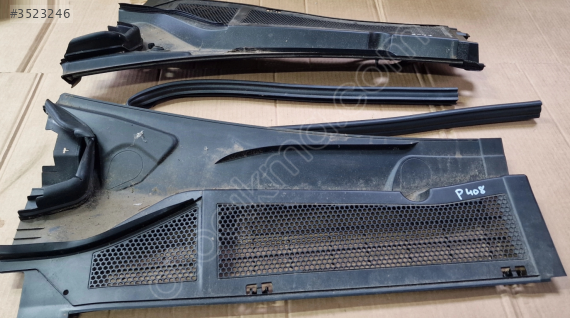 Peugeot 408 Ön Cam Izgarası