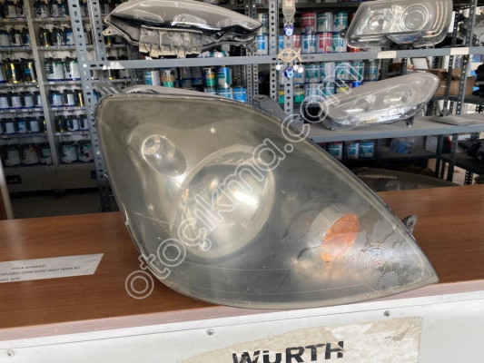 FORD FİESTA SAĞ ÖN FAR İÇİ SİYAH