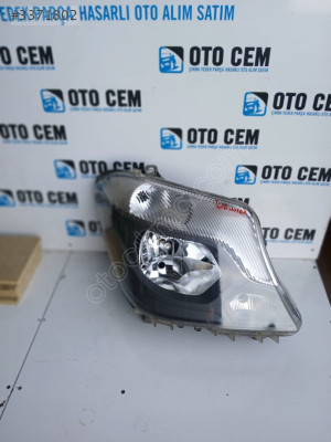 OTO CEM'DEN ÇIKMA MERCEDES SPRİNTER SAĞ FAR (2017)