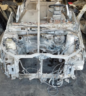 Toyota avensis  2005-06 ön panel