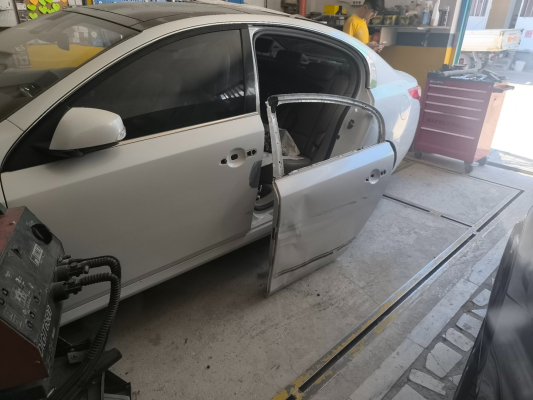 Renault latitude sol arka kapı