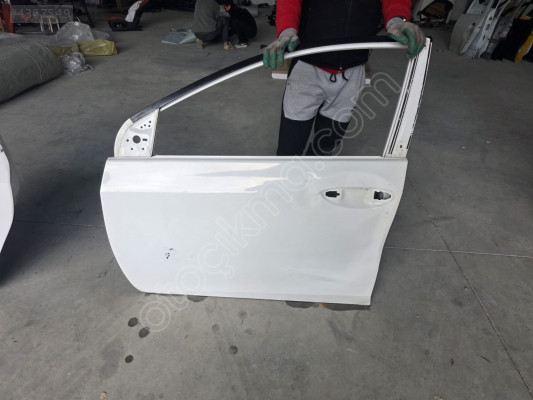 2013/2018 TOYOTA COROLLA BEYAZ SOL ÖN KAPI ORJINAL GÖÇÜKLÜK