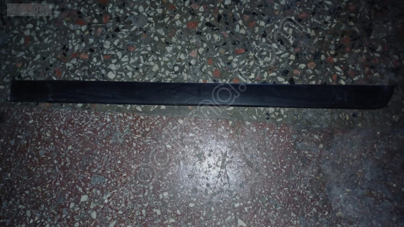 1997-2003 Toyota Corolla sol arka kapı çıtası (Lastik Bant)