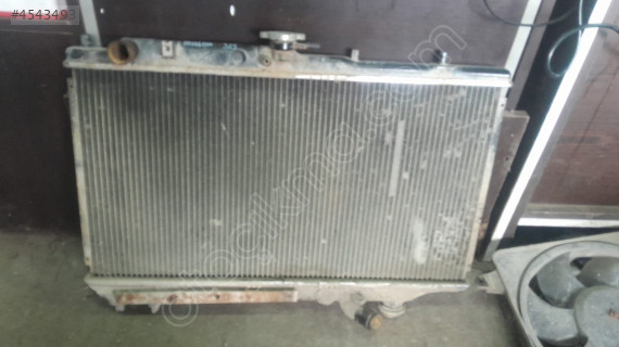 Mazda 323 1.6 karburatörlü  su radyatör