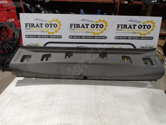51477373574 BMW G30 BAGAJ PANEL İÇ KİLİT  KAPLAMASI