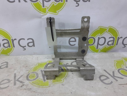MERCEDES E 2013 2019  RADYATÖR DESTEK MONTAJ BRAKETİ A2136201601