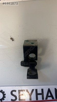 5P0833402D Seat Leon 2010 sağ arka kapı üst menteşesi