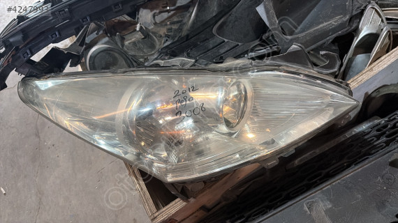 Peugeot 5008 sağ ön far