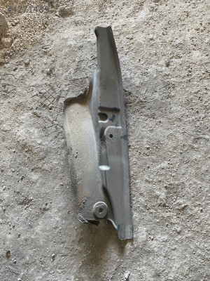 Volkswagen Jetta 06-10 Ön Sağ Çamurluk Kenar Plastiği Orijinal