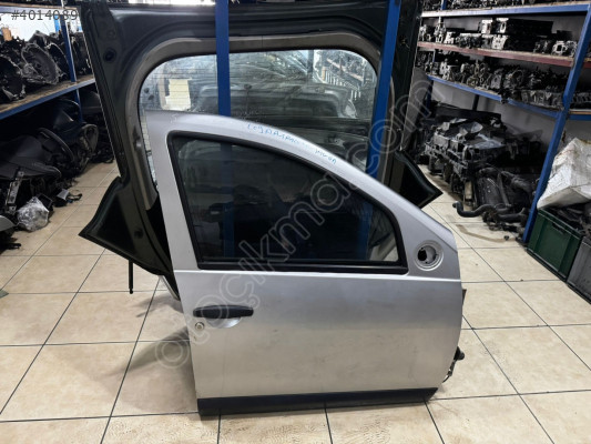 DACİA SANDERO  SAĞ ÖN KAPI