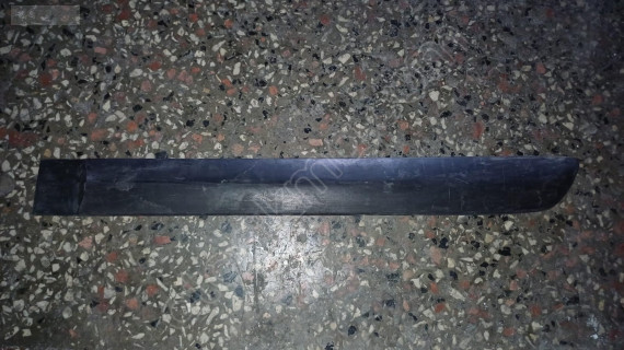 2000-2006 Nissan Almera sol arka kapı çıtası