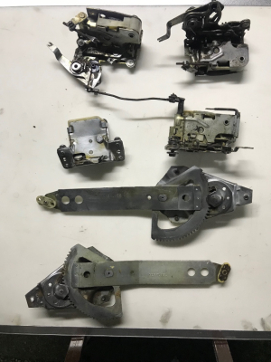 Opel Rekord kapı kilit cam krikosu