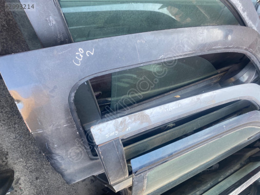 Renault Clio 2 sağ ön kapı