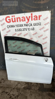 FORD FİESTA SAĞ ÖN KAPI